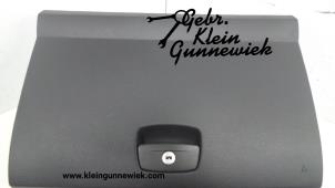 Gebrauchte Handschuhfach Volkswagen Amarok Preis € 45,00 Margenregelung angeboten von Gebr.Klein Gunnewiek Ho.BV