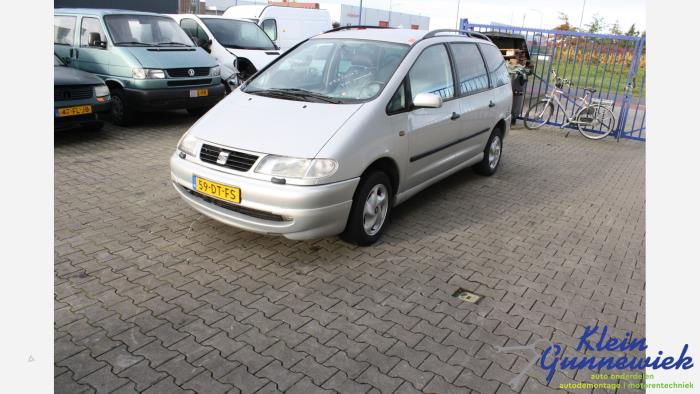Używane Reflektor lewy Seat Alhambra Cena € 35,00 Procedura marży oferowane przez Klein Gunnewiek Autodemontage & Motorentechniek