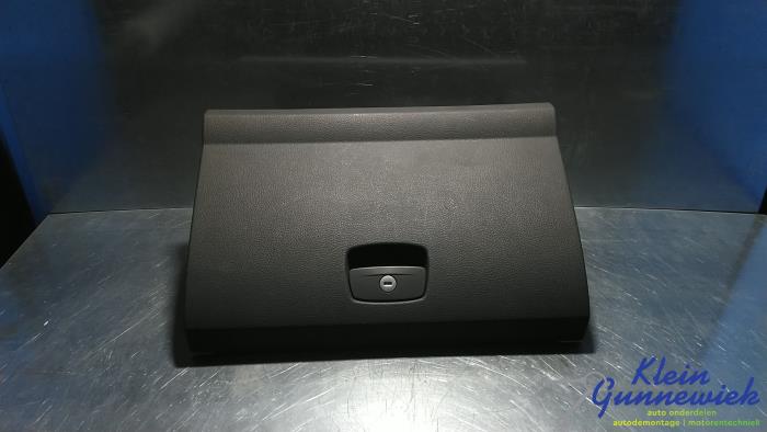 Begagnade Handskfack Volkswagen Amarok Pris € 45,00 Marginaltabell erbjuds av Klein Gunnewiek Autodemontage & Motorentechniek
