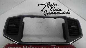 Usagé Grille aération tableau de bord Volkswagen Amarok Prix € 35,00 Règlement à la marge proposé par Gebr.Klein Gunnewiek Ho.BV
