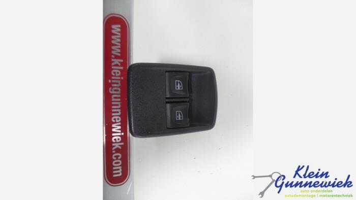 Usados Interruptor combinado de ventanillas Dacia Dokker Precio € 20,00 Norma de margen ofrecido por Klein Gunnewiek Autodemontage & Motorentechniek