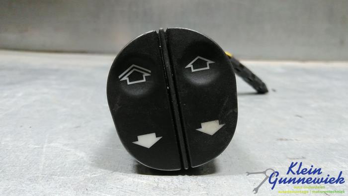 Usados Interruptor combinado de ventanillas Ford Fusion Precio € 16,00 Norma de margen ofrecido por Klein Gunnewiek Autodemontage & Motorentechniek