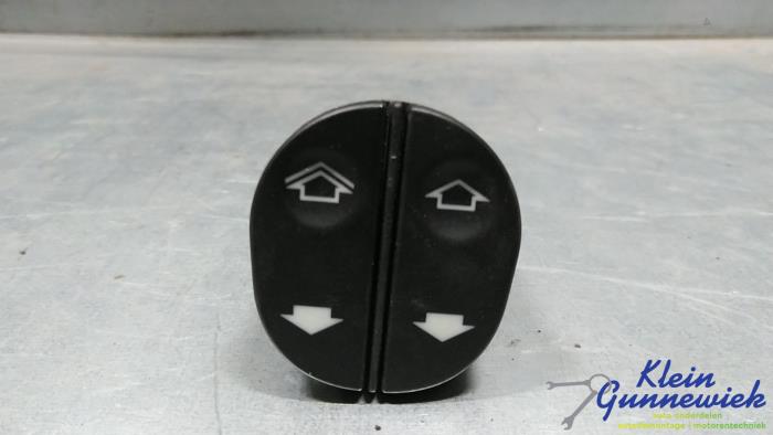Usados Interruptor combinado de ventanillas Ford Fusion Precio € 16,00 Norma de margen ofrecido por Klein Gunnewiek Autodemontage & Motorentechniek