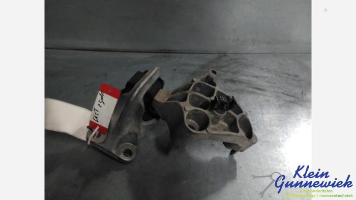 Used Engine mount Renault Megane Price € 19,00 Margin scheme offered by Klein Gunnewiek Autodemontage & Motorentechniek