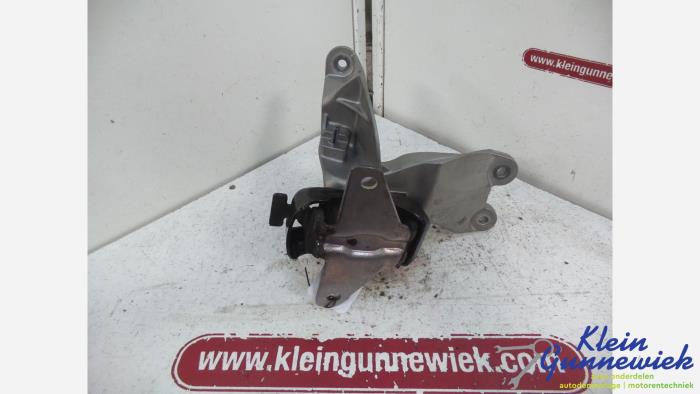 Usagé Support moteur Volkswagen Amarok Prix € 20,00 Règlement à la marge proposé par Klein Gunnewiek Autodemontage & Motorentechniek