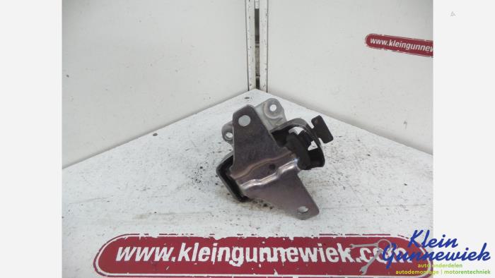 Usagé Support moteur Volkswagen Amarok Prix € 20,00 Règlement à la marge proposé par Klein Gunnewiek Autodemontage & Motorentechniek