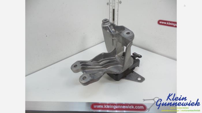 Usagé Support moteur Volkswagen Amarok Prix € 20,00 Règlement à la marge proposé par Klein Gunnewiek Autodemontage & Motorentechniek
