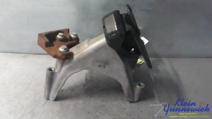 Used Engine mount Volkswagen Amarok Price € 20,00 Margin scheme offered by Klein Gunnewiek Autodemontage & Motorentechniek