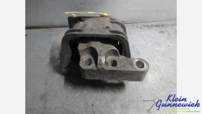 Used Engine mount Volkswagen Touran Price € 18,00 Margin scheme offered by Klein Gunnewiek Autodemontage & Motorentechniek
