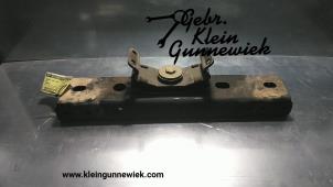 Używane Wspornik skrzyni biegów Volkswagen Amarok Cena € 25,00 Procedura marży oferowane przez Gebr.Klein Gunnewiek Ho.BV