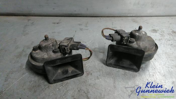 Używane Klakson Ford Galaxy Cena € 25,00 Procedura marży oferowane przez Klein Gunnewiek Autodemontage & Motorentechniek