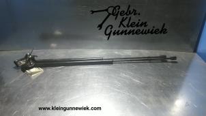 Gebrauchte Gasdämpfer links hinten Renault Megane Preis € 30,00 Margenregelung angeboten von Gebr.Klein Gunnewiek Ho.BV