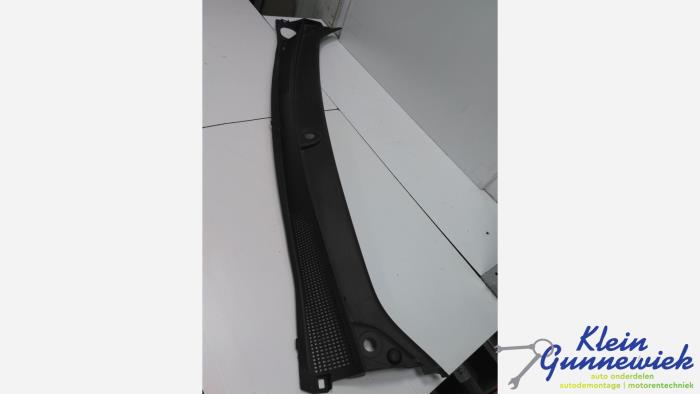Używane Parawan Dacia Duster Cena € 25,00 Procedura marży oferowane przez Klein Gunnewiek Autodemontage & Motorentechniek