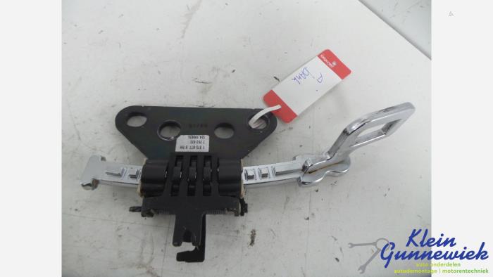 Seat adjustment handle