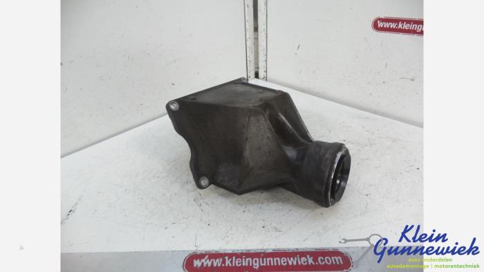 Drive shaft support bearing and bracket