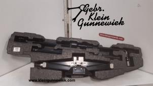 Used Tool set Kia Carens Price on request offered by Gebr.Klein Gunnewiek Ho.BV