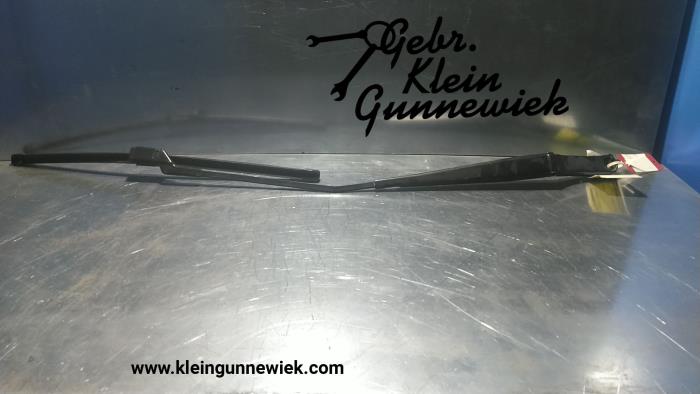 Front wiper arm from a Volkswagen Eos 2007