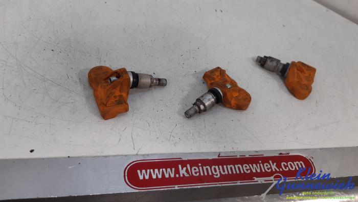 Begagnade Däcktryckssensor BMW 5-Serie Pris € 35,00 Marginaltabell erbjuds av Klein Gunnewiek Autodemontage & Motorentechniek