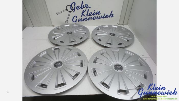 Używane Kolpak Audi A4 Cena € 46,00 Procedura marży oferowane przez Klein Gunnewiek Autodemontage & Motorentechniek