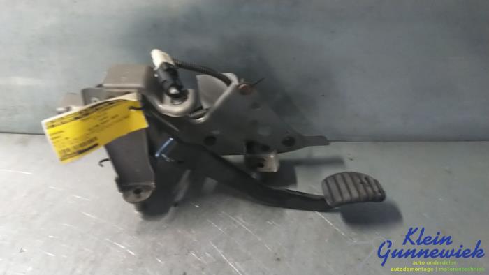 Używane Pedal hamulca Renault Clio Cena € 20,00 Procedura marży oferowane przez Klein Gunnewiek Autodemontage & Motorentechniek