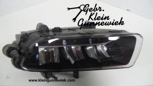 Used Fog light, front right Volkswagen Phaeton Price on request offered by Gebr.Klein Gunnewiek Ho.BV