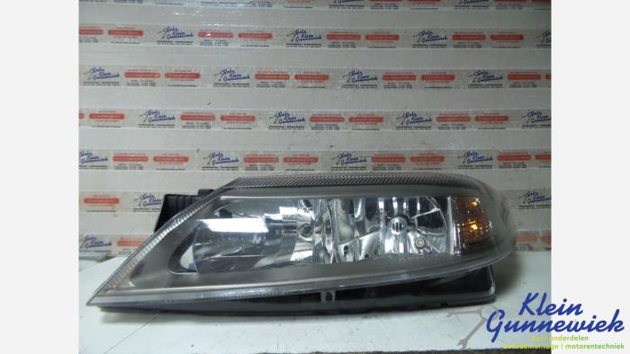 Używane Reflektor lewy Renault Laguna Cena € 59,00 Procedura marży oferowane przez Klein Gunnewiek Autodemontage & Motorentechniek