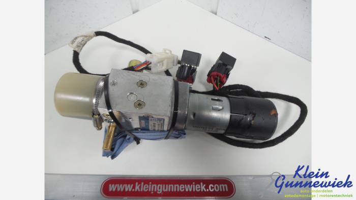 Używane Silnik dachu cabrio Peugeot 206 Cena € 150,00 Procedura marży oferowane przez Klein Gunnewiek Autodemontage & Motorentechniek