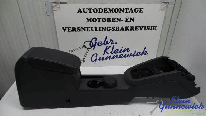 Begagnade Armstöd Volkswagen Jetta Pris € 80,00 Marginaltabell erbjuds av Klein Gunnewiek Autodemontage & Motorentechniek