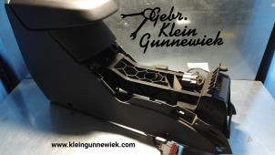 Gebrauchte Armlehne Ford Kuga Preis auf Anfrage angeboten von Gebr.Klein Gunnewiek Ho.BV