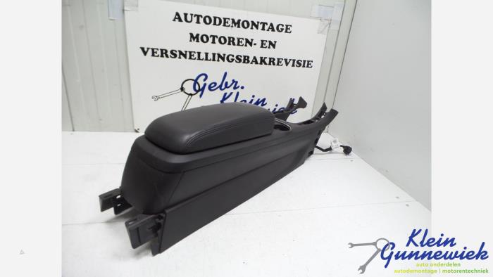 Używane Podlokietnik Opel Ampera Cena € 125,00 Procedura marży oferowane przez Klein Gunnewiek Autodemontage & Motorentechniek