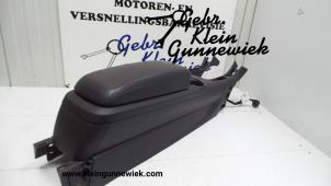 Gebrauchte Armlehne Opel Ampera Preis auf Anfrage angeboten von Gebr.Klein Gunnewiek Ho.BV