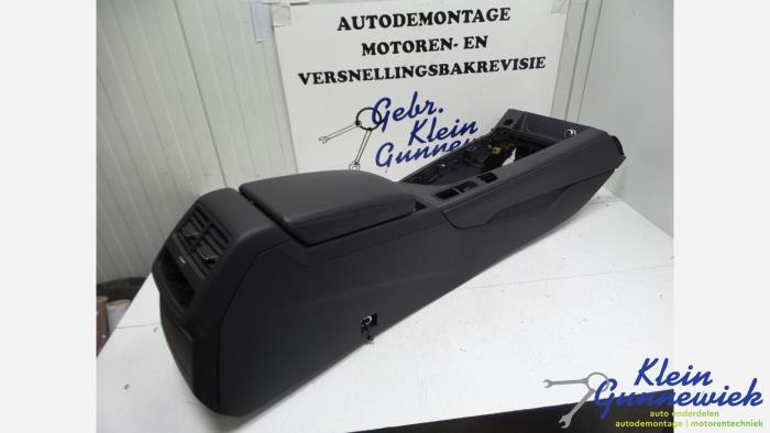 Używane Podlokietnik Audi A5 Cena € 93,00 Procedura marży oferowane przez Klein Gunnewiek Autodemontage & Motorentechniek