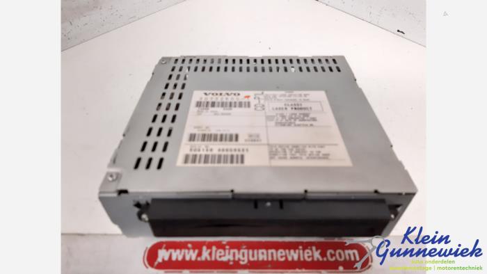 Używane Zmieniarka CD Volvo S40/V40 Cena € 25,00 Procedura marży oferowane przez Klein Gunnewiek Autodemontage & Motorentechniek