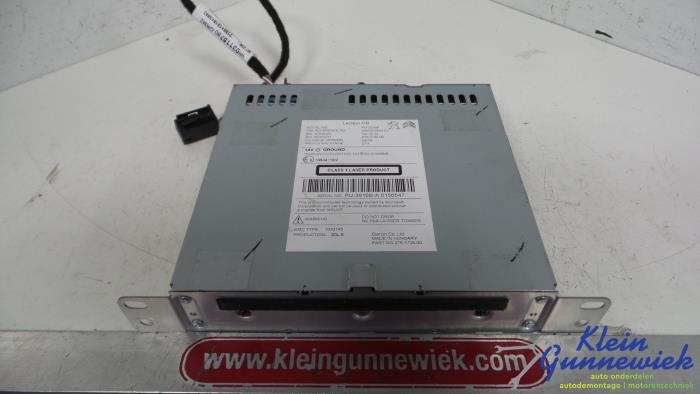 Używane Zmieniarka CD Peugeot 308 Cena € 50,00 Procedura marży oferowane przez Klein Gunnewiek Autodemontage & Motorentechniek