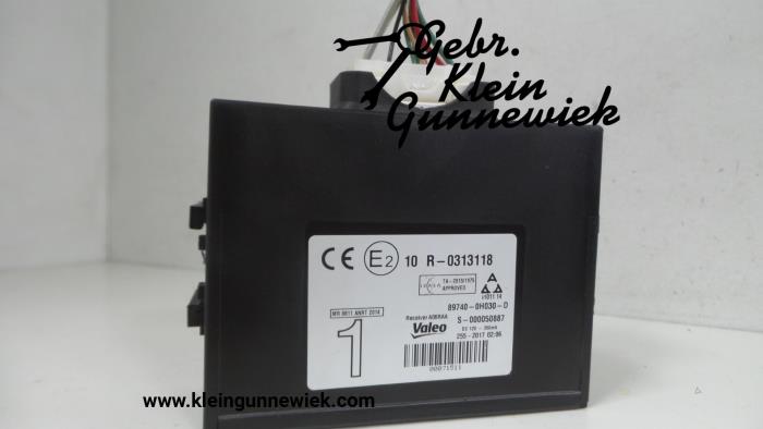 Central door locking module from a Peugeot 108 2017
