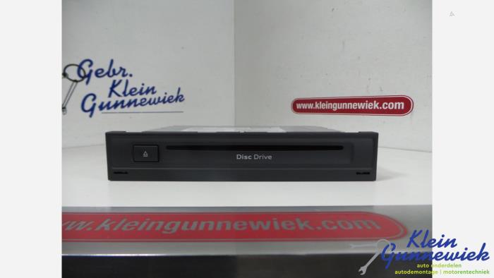 Używane Odtwarzacz DVD Audi A8 Cena € 169,00 Procedura marży oferowane przez Klein Gunnewiek Autodemontage & Motorentechniek