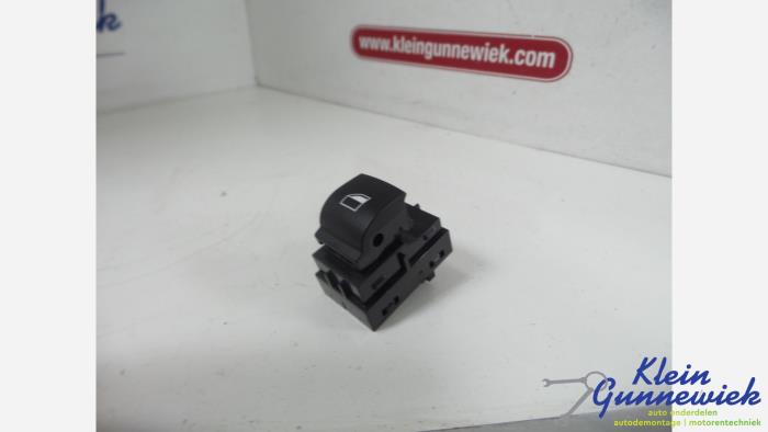 Usados Interruptor de ventanilla eléctrica BMW M1 Precio € 10,00 Norma de margen ofrecido por Klein Gunnewiek Autodemontage & Motorentechniek