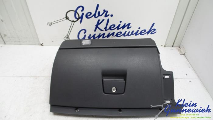 Begagnade Handskfack Volvo C30 Pris € 22,00 Marginaltabell erbjuds av Klein Gunnewiek Autodemontage & Motorentechniek