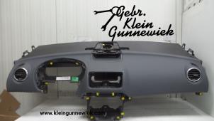 Usagé Tableau de bord Opel Meriva Prix € 275,00 Règlement à la marge proposé par Gebr.Klein Gunnewiek Ho.BV
