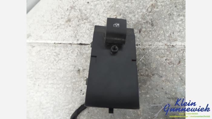 Usados Interruptor de ventanilla eléctrica Opel Cascada Precio € 15,00 Norma de margen ofrecido por Klein Gunnewiek Autodemontage & Motorentechniek