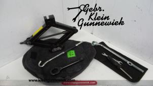 Gebrauchte Werkzeugsatz Kia Rio Preis auf Anfrage angeboten von Gebr.Klein Gunnewiek Ho.BV