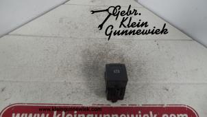Usagé Commutateur frein à main Renault Megane Prix € 35,00 Règlement à la marge proposé par Gebr.Klein Gunnewiek Ho.BV