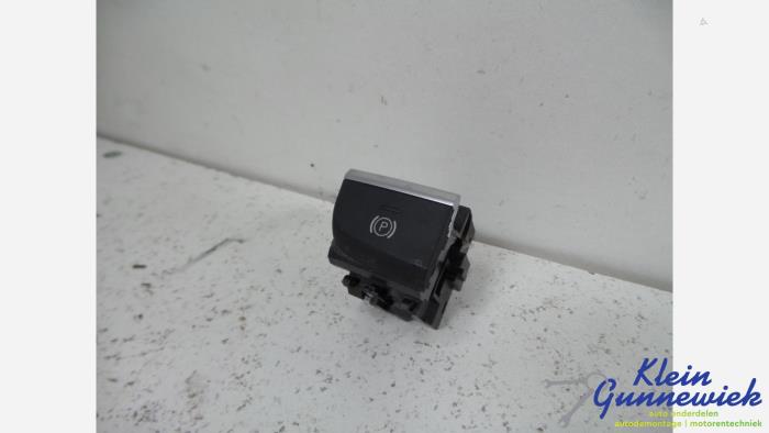 Używane Przelacznik hamulca postojowego Audi RS3 Cena € 20,00 Procedura marży oferowane przez Klein Gunnewiek Autodemontage & Motorentechniek