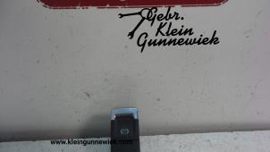 Używane Przelacznik hamulca postojowego Volkswagen Touareg Cena na żądanie oferowane przez Gebr.Klein Gunnewiek Ho.BV