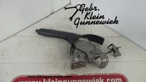 Gebrauchte Handbremsgriff Peugeot 107 Preis auf Anfrage angeboten von Gebr.Klein Gunnewiek Ho.BV