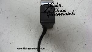 Używane Przelacznik hamulca postojowego Audi A4 Cena na żądanie oferowane przez Gebr.Klein Gunnewiek Ho.BV