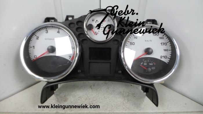 Instrument panel from a Peugeot 207 2009