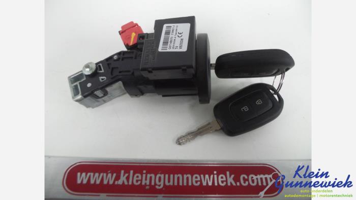Używane Stacyjka + Kluczyk Dacia Dokker Cena € 60,00 Procedura marży oferowane przez Klein Gunnewiek Autodemontage & Motorentechniek