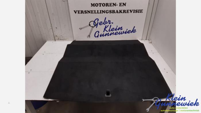 Trunk floor trim