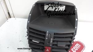 Usagé Aerateur tableau de bord Peugeot 207 Prix sur demande proposé par Gebr.Klein Gunnewiek Ho.BV